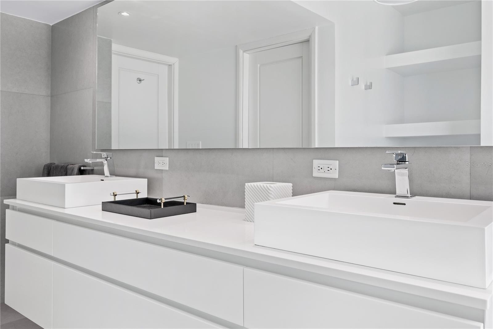 1052 ASHFORD AVE #9B