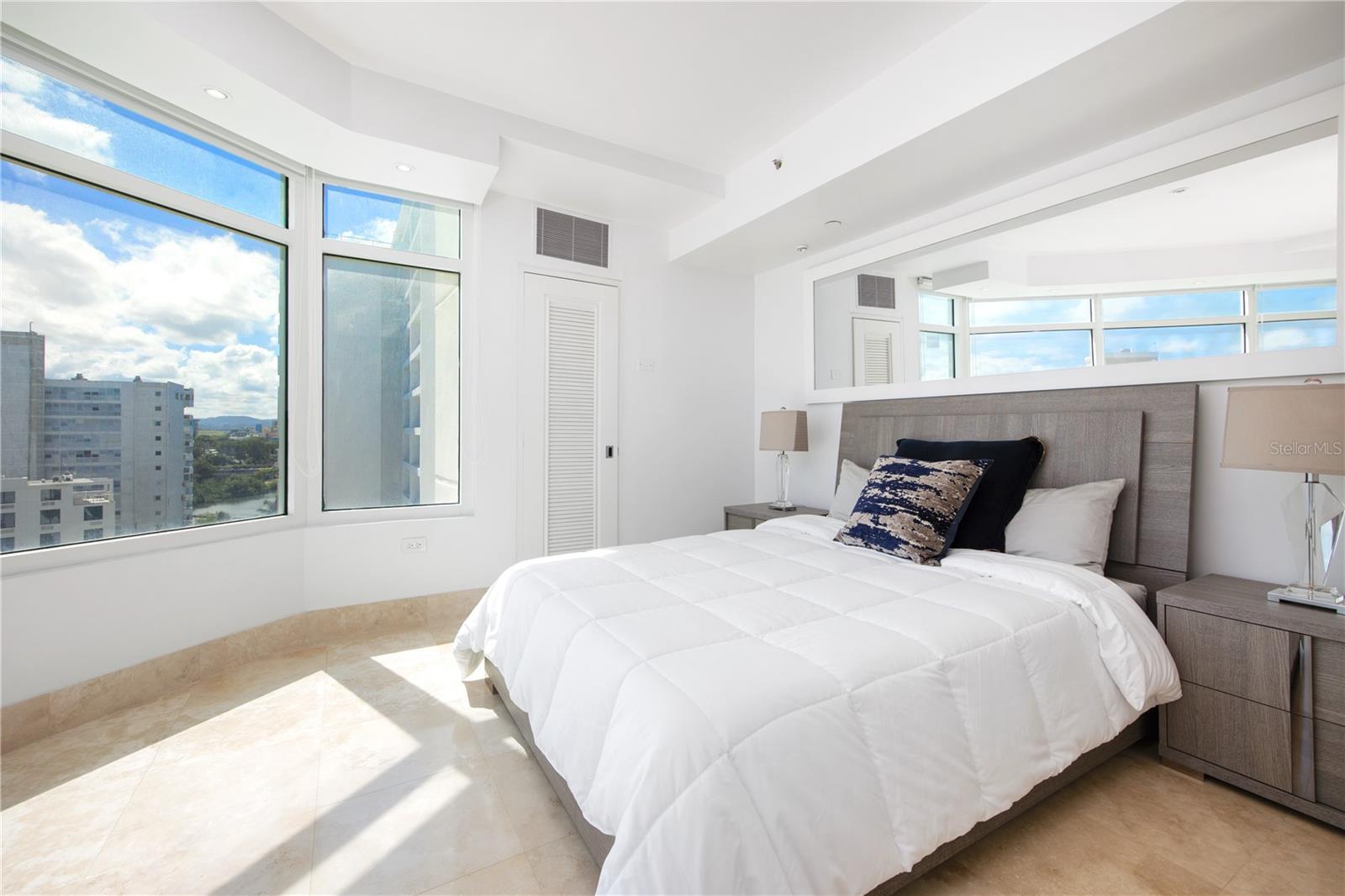 1052 ASHFORD AVE #9B