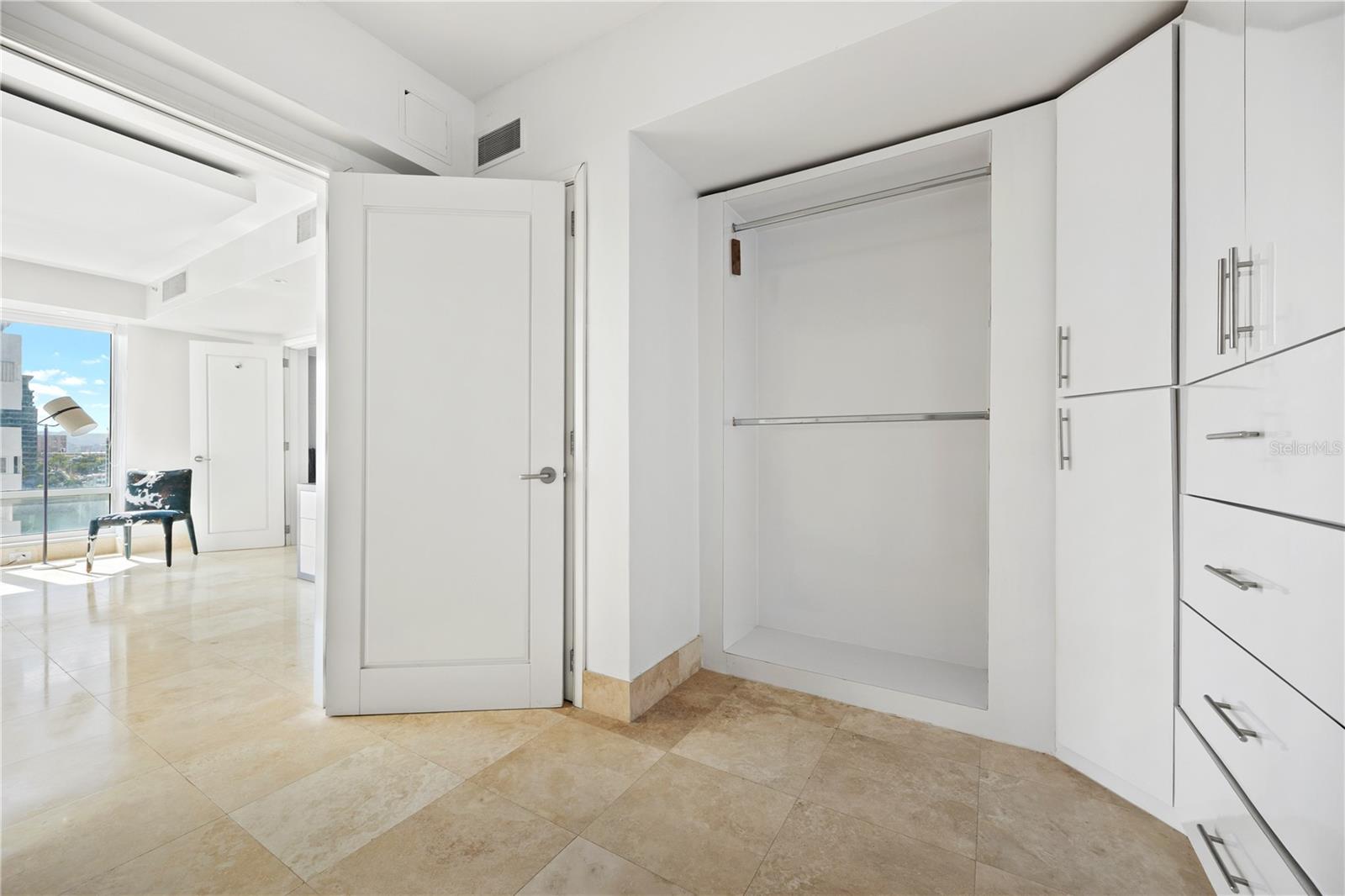 1052 ASHFORD AVE #9B