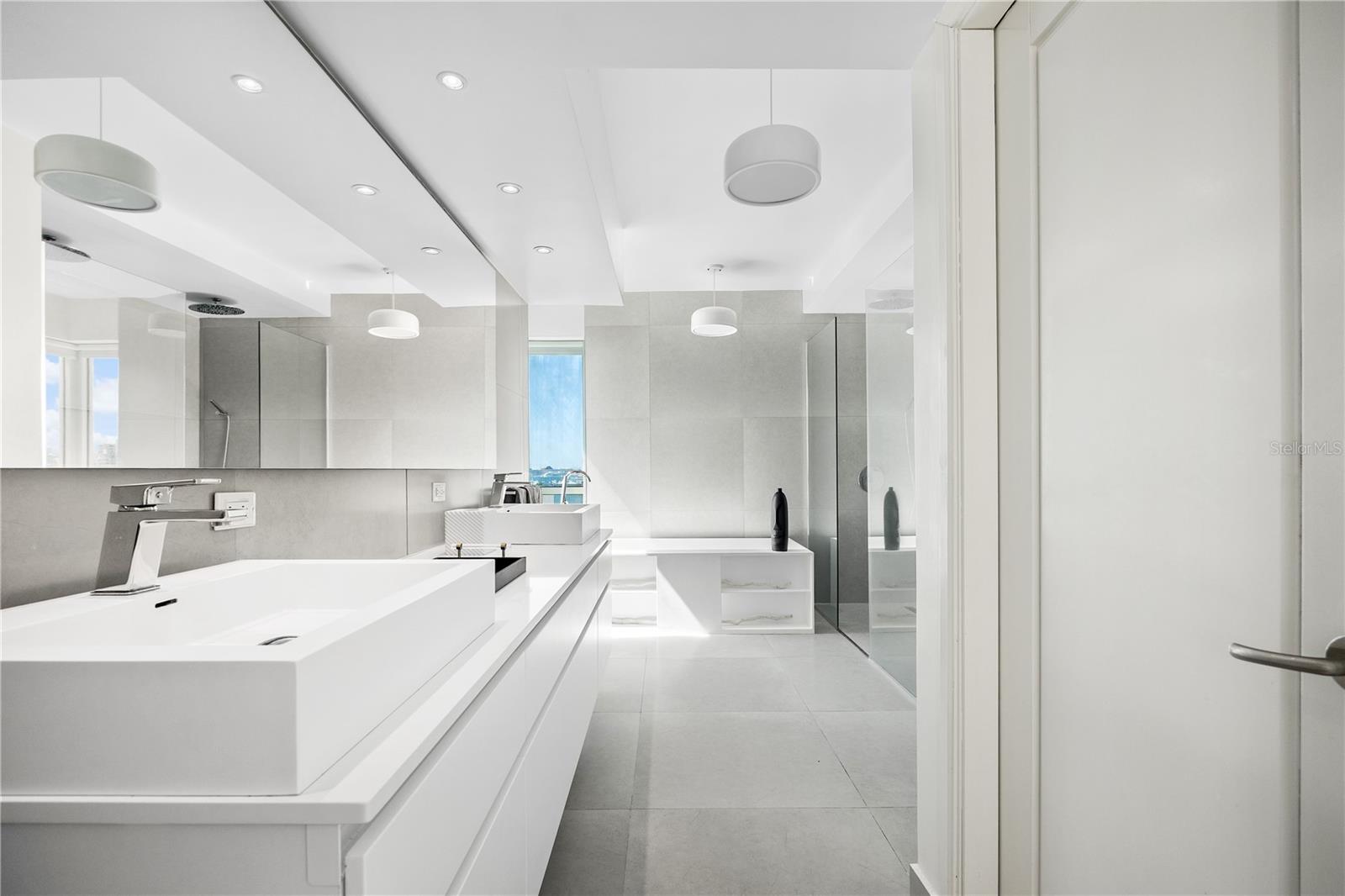 1052 ASHFORD AVE #9B