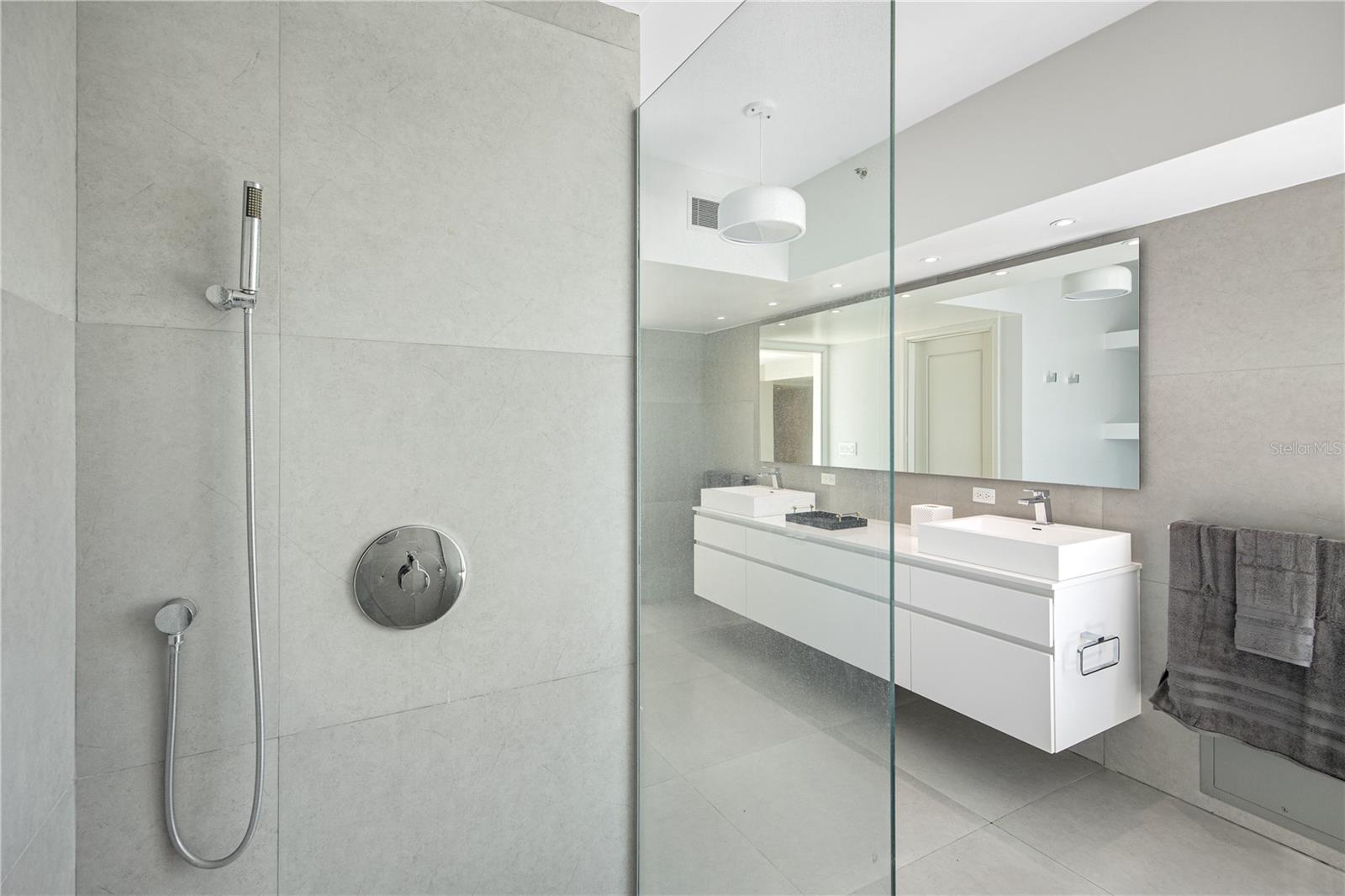 1052 ASHFORD AVE #9B