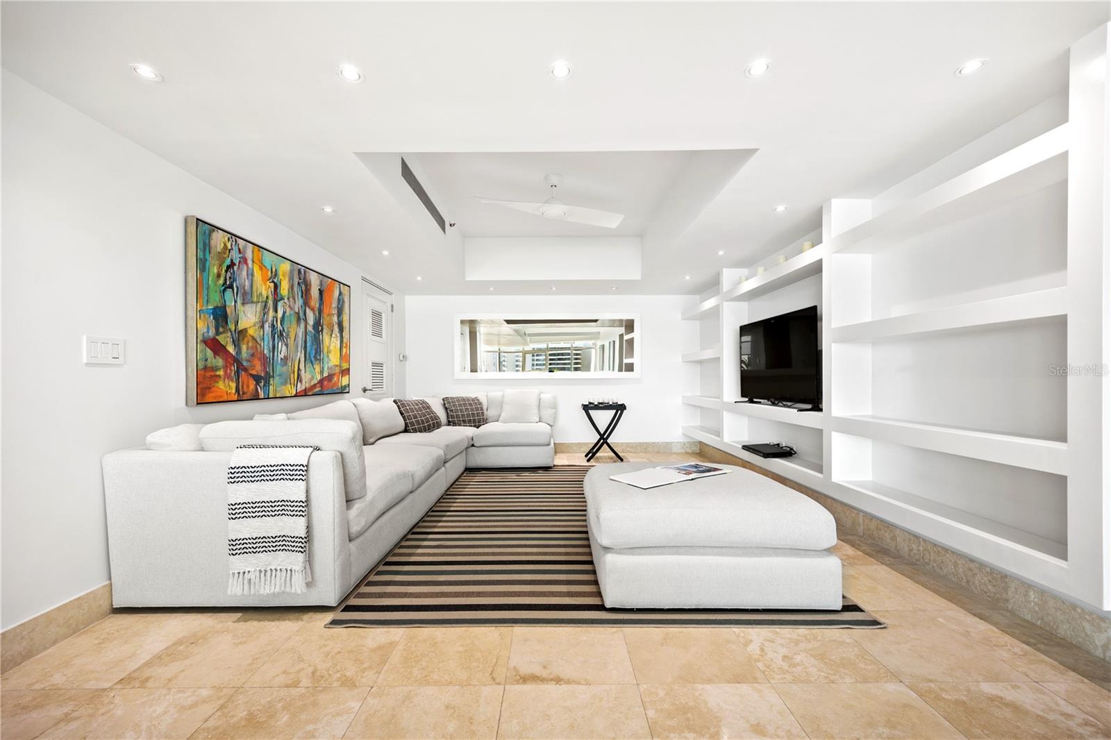 1052 ASHFORD AVE #9B