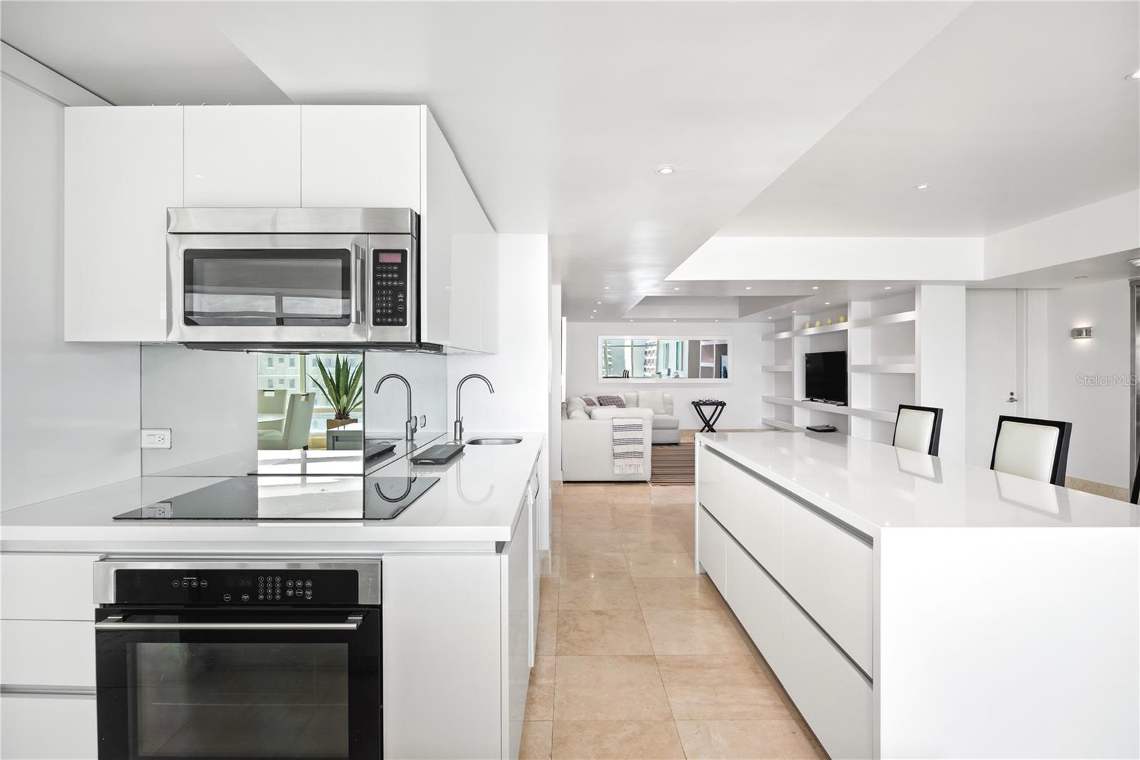 1052 ASHFORD AVE #9B