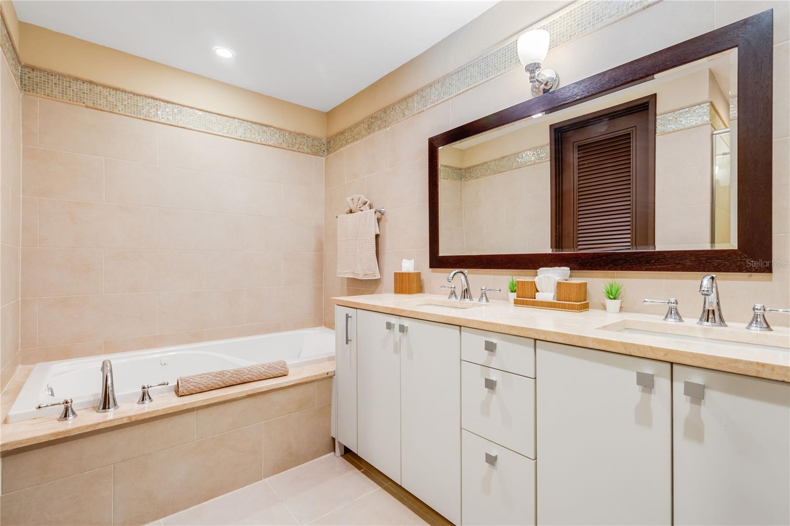 7000 BAHIA BEACH BLV LAS VERANDAS #3118