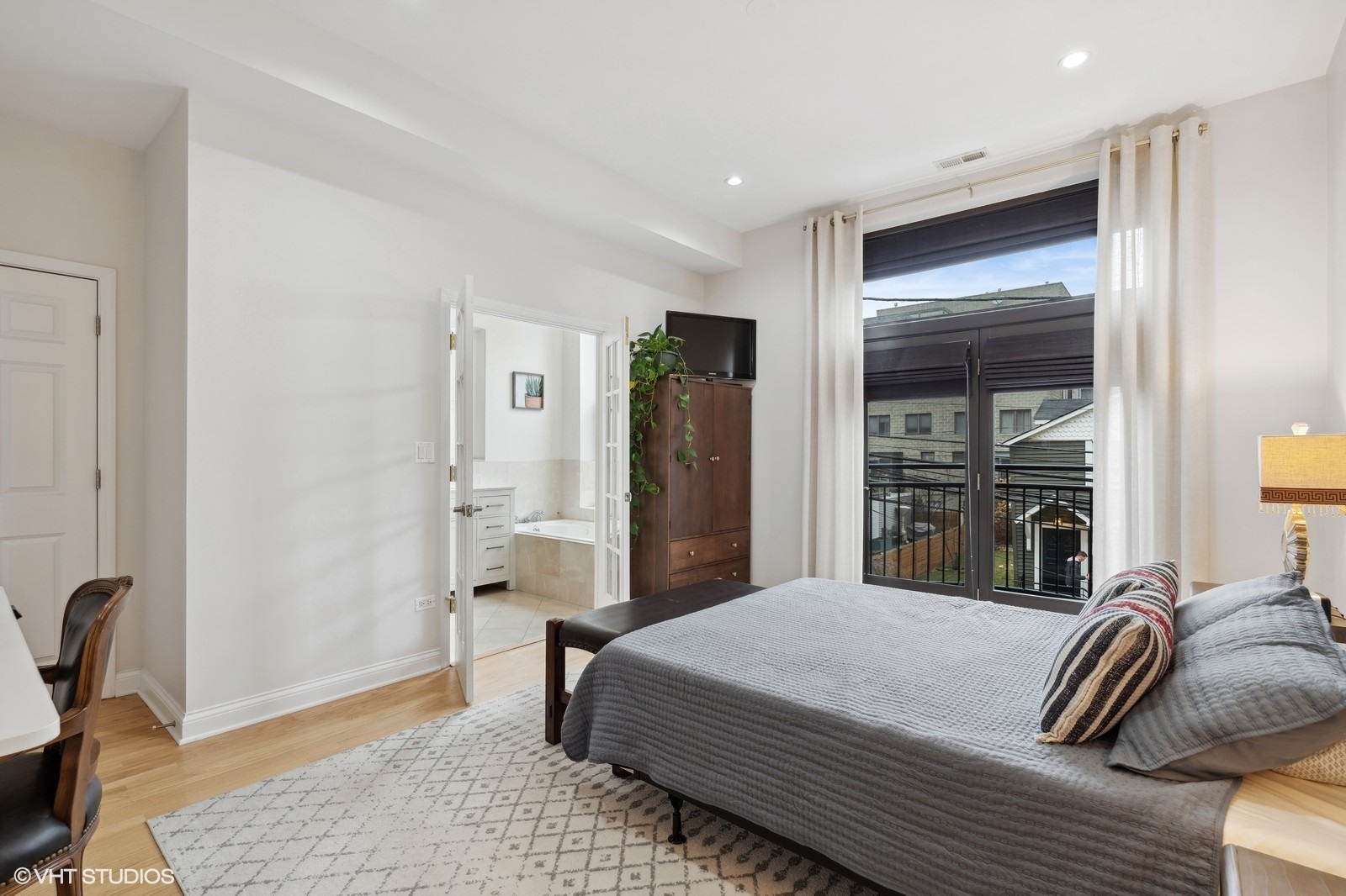 1640 W Ohio Street Unit: 2