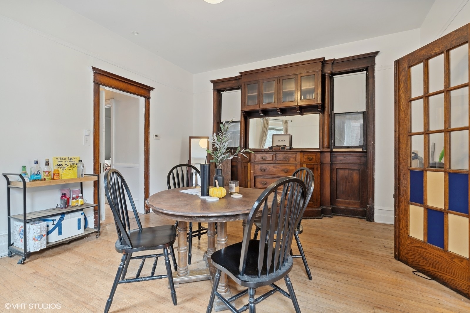 650 W Barry Avenue Unit: 1