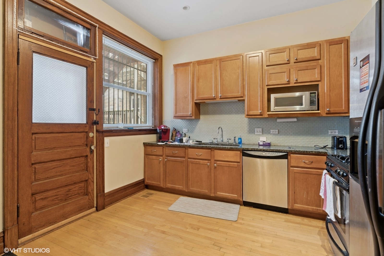 650 W Barry Avenue Unit: 1