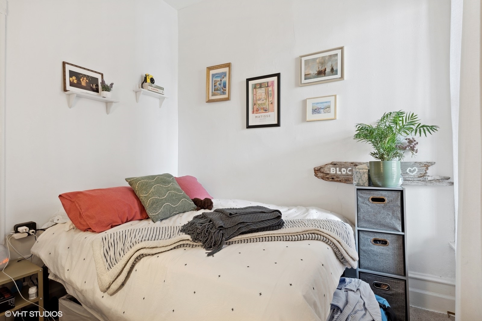 650 W Barry Avenue Unit: 1