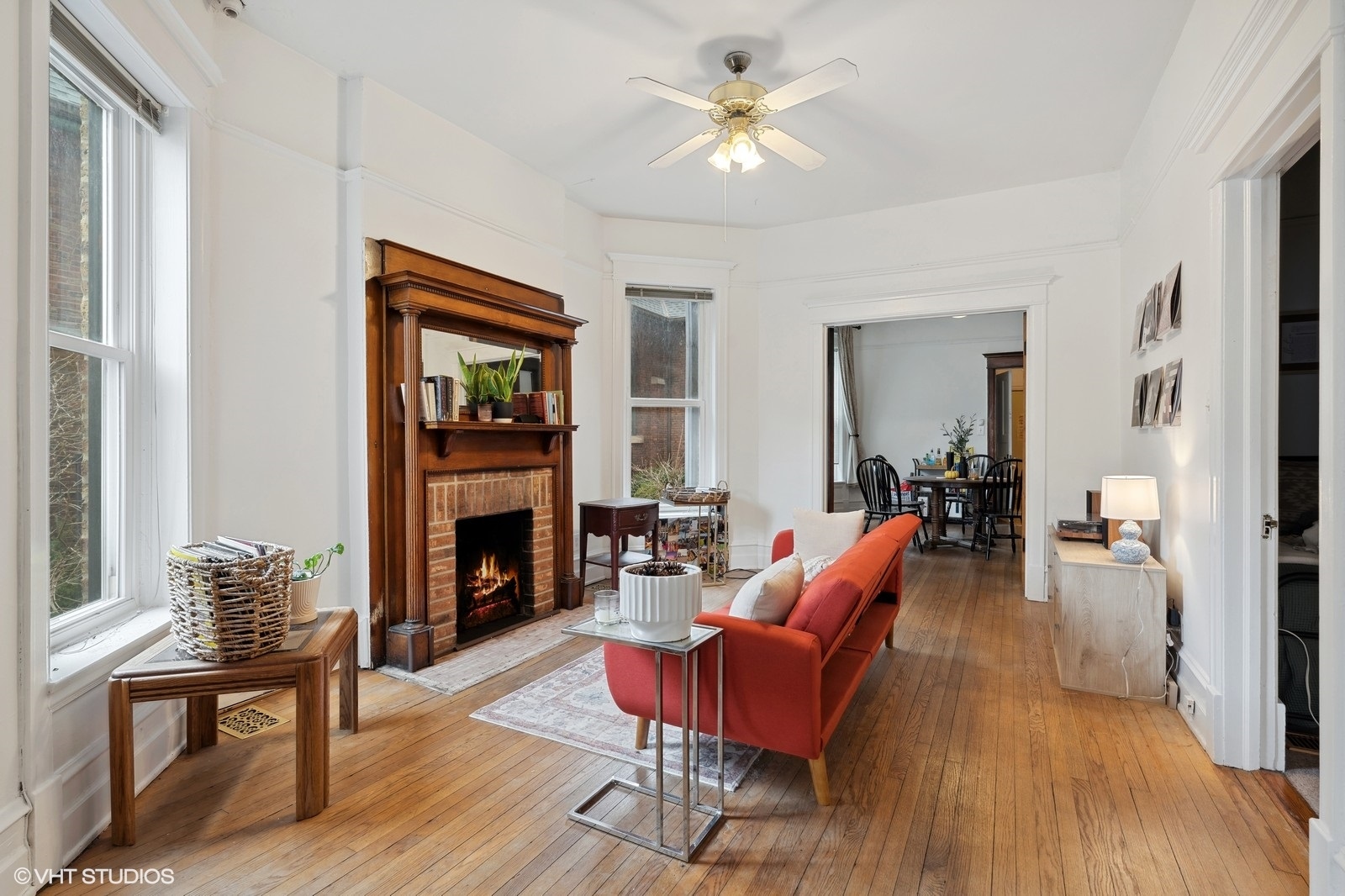 650 W Barry Avenue Unit: 1