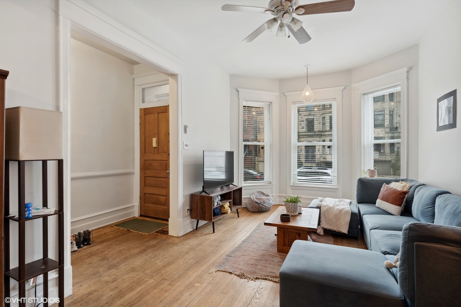 650 W Barry Avenue Unit: 1