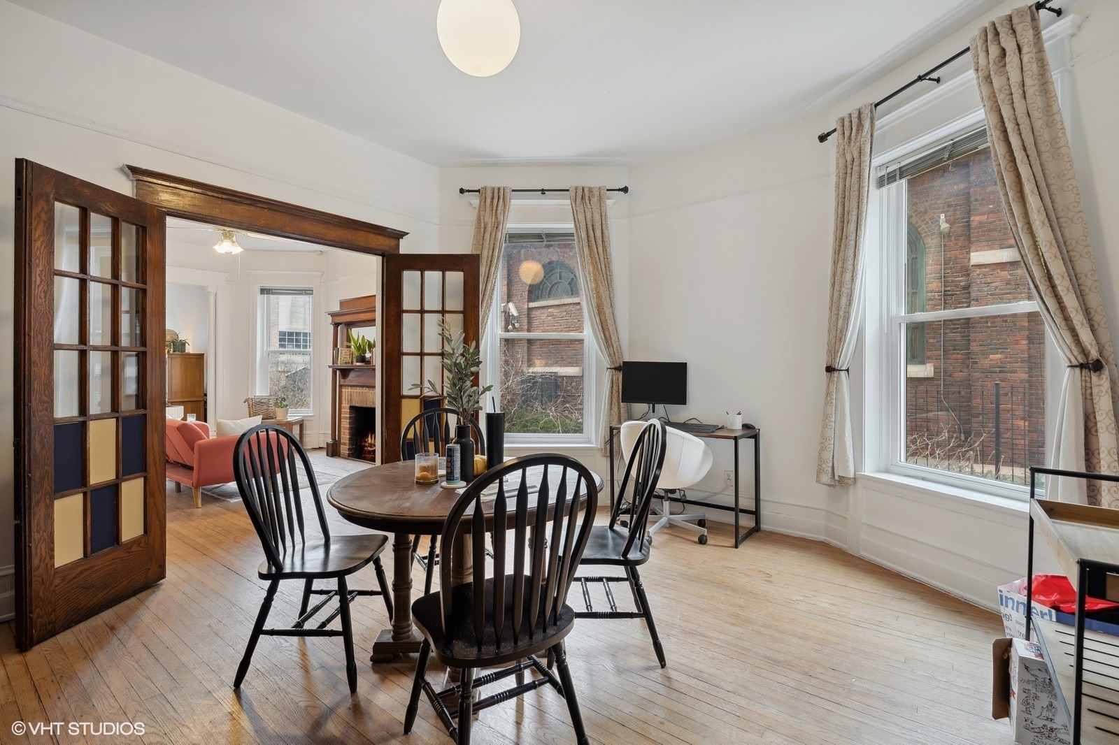 650 W Barry Avenue Unit: 1