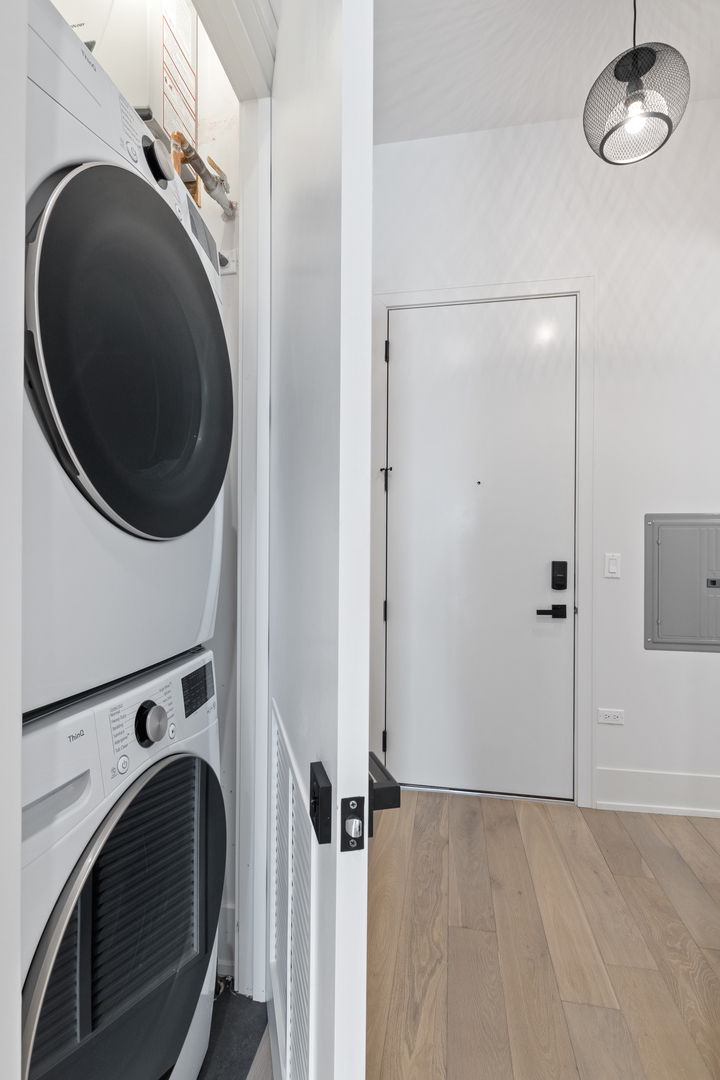 318 W Grand Avenue Unit: 204