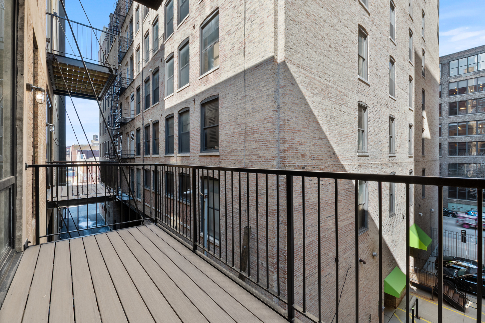 318 W Grand Avenue Unit: 204