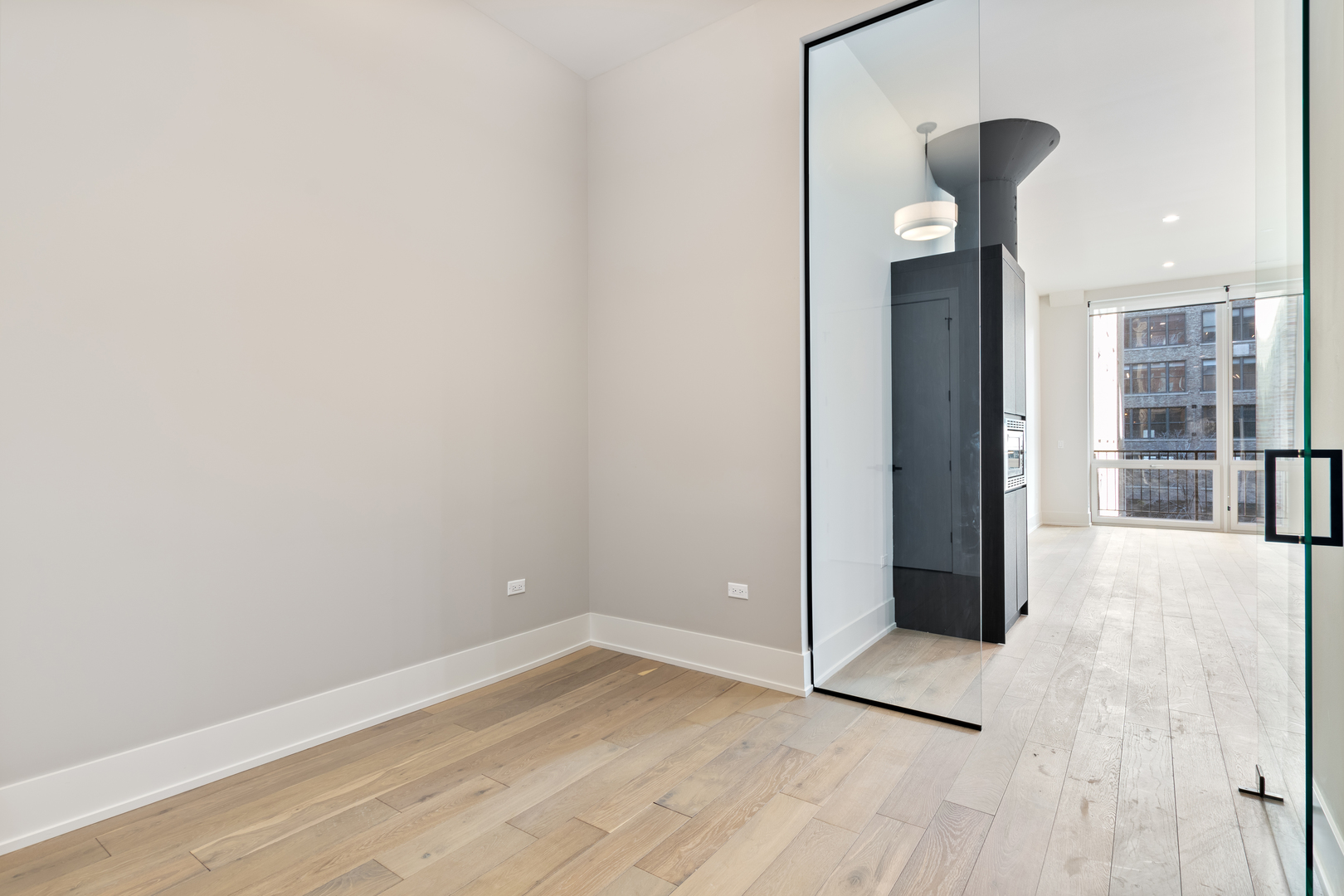 318 W Grand Avenue Unit: 204