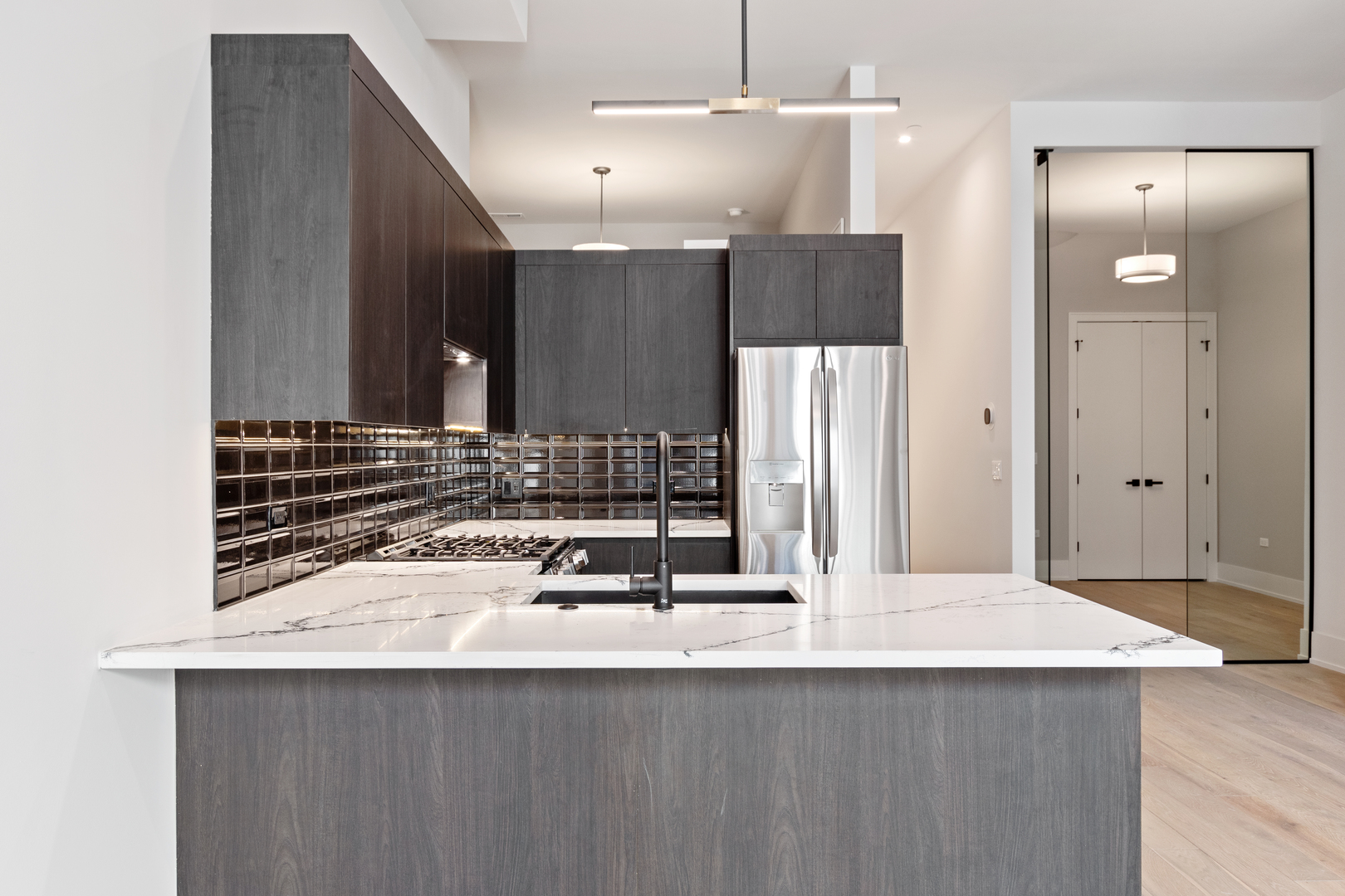 318 W Grand Avenue Unit: 204