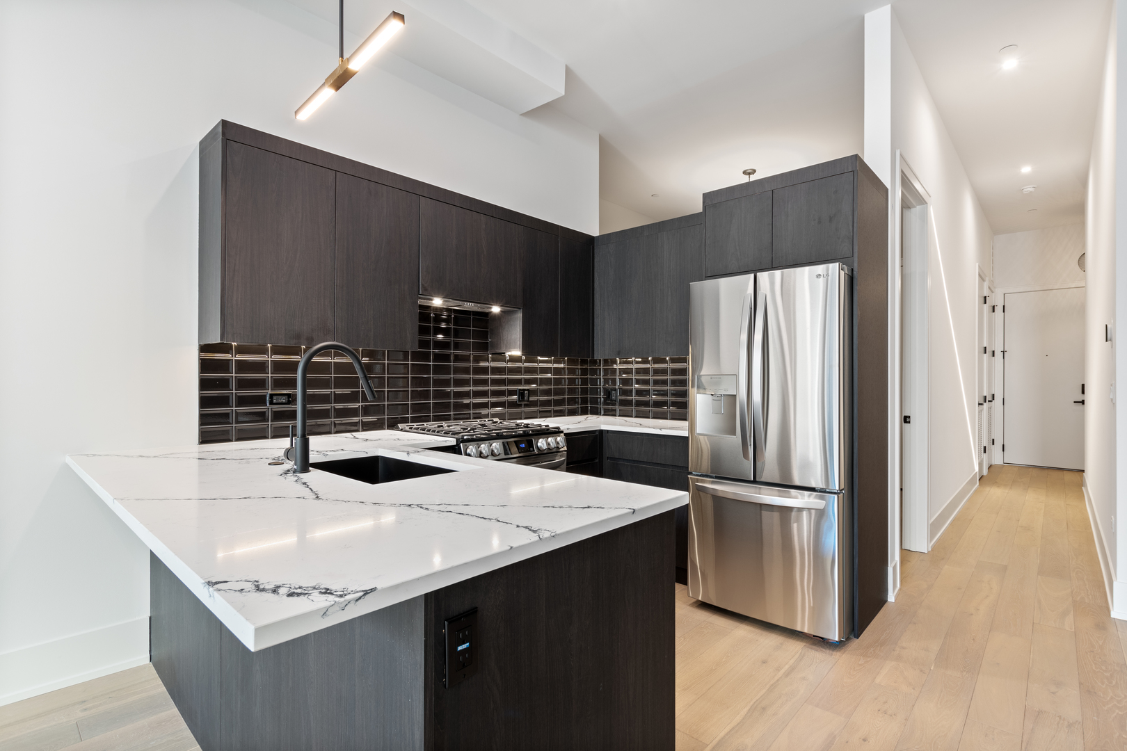 318 W Grand Avenue Unit: 204