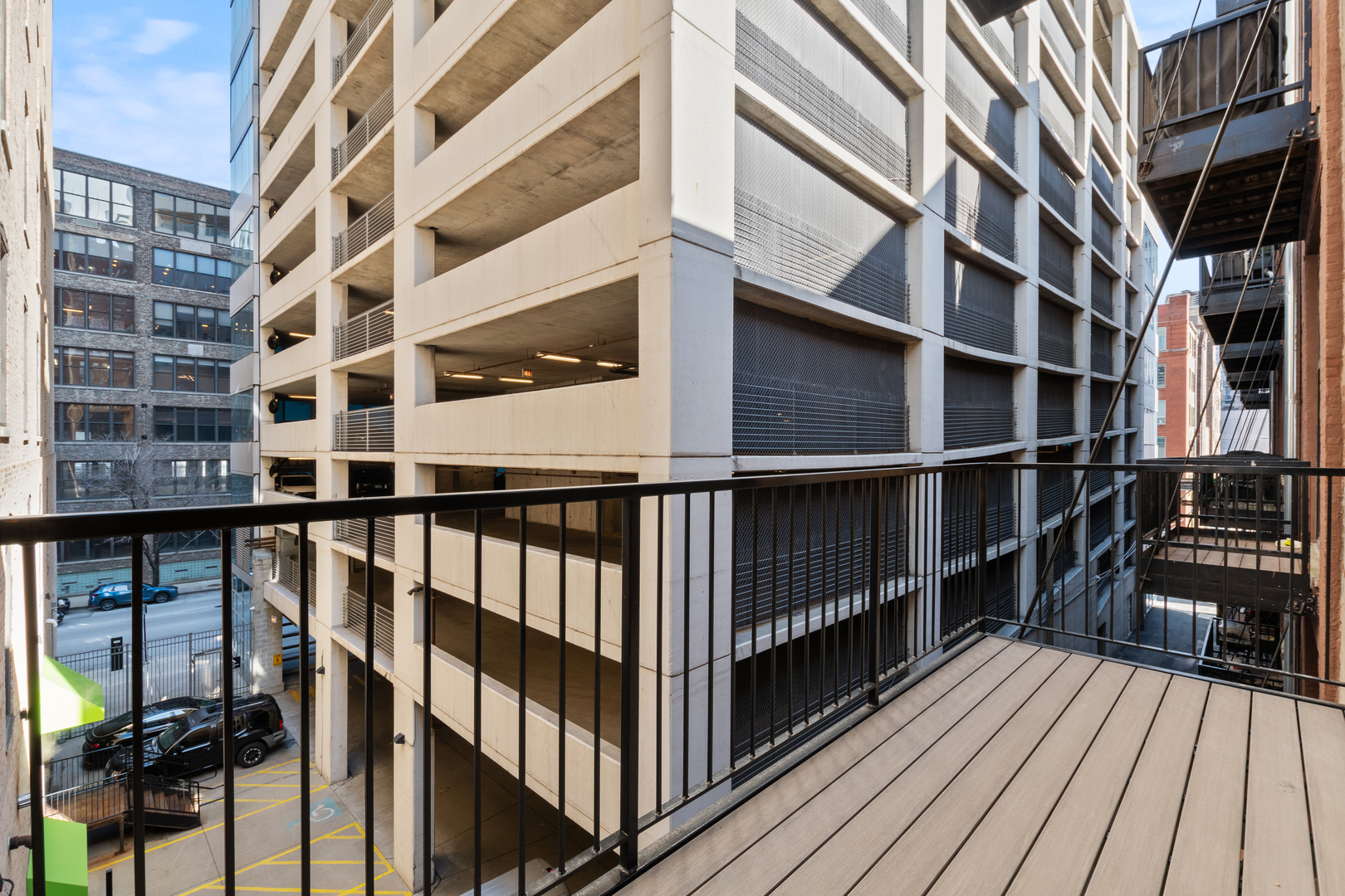 318 W Grand Avenue Unit: 204