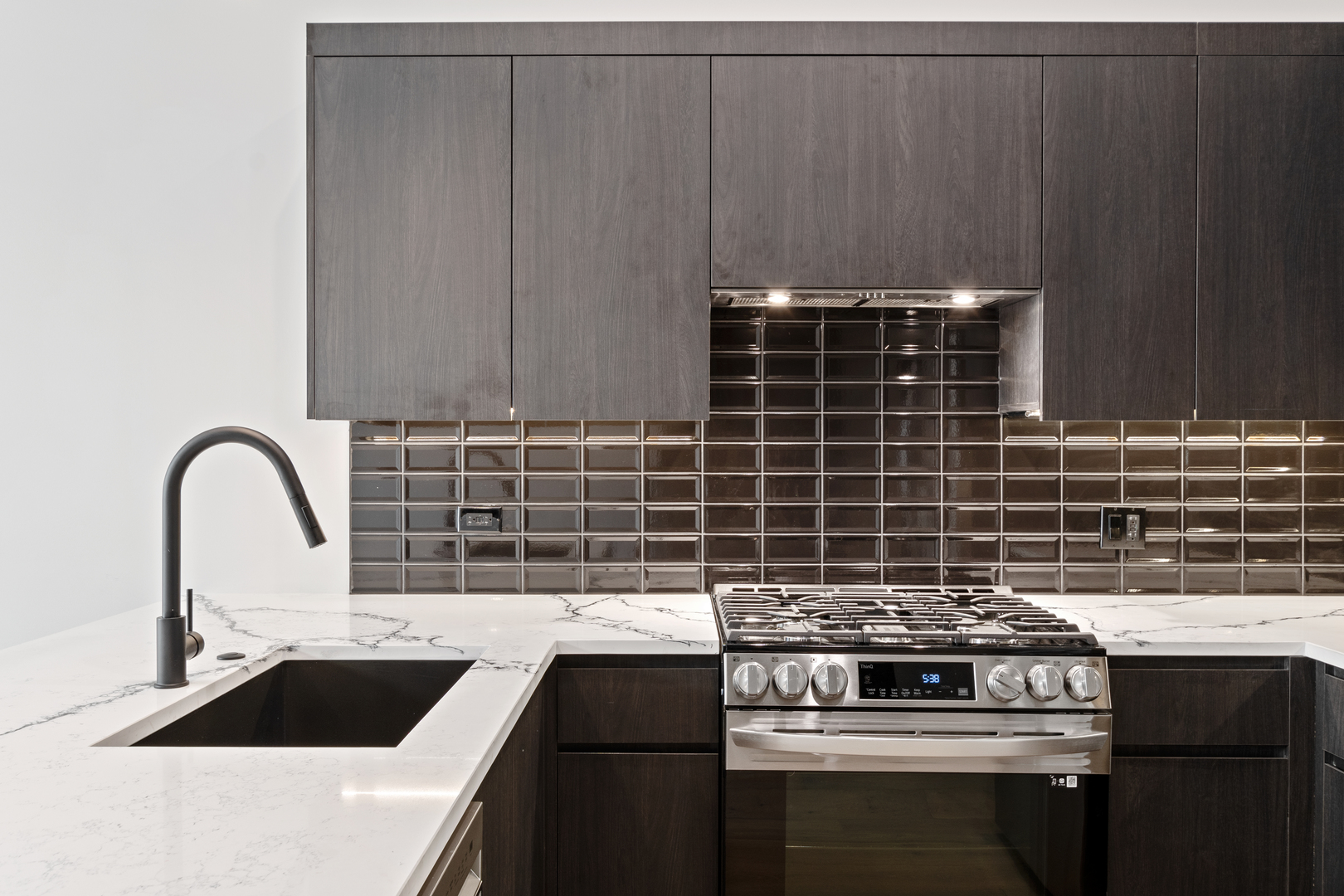 318 W Grand Avenue Unit: 204