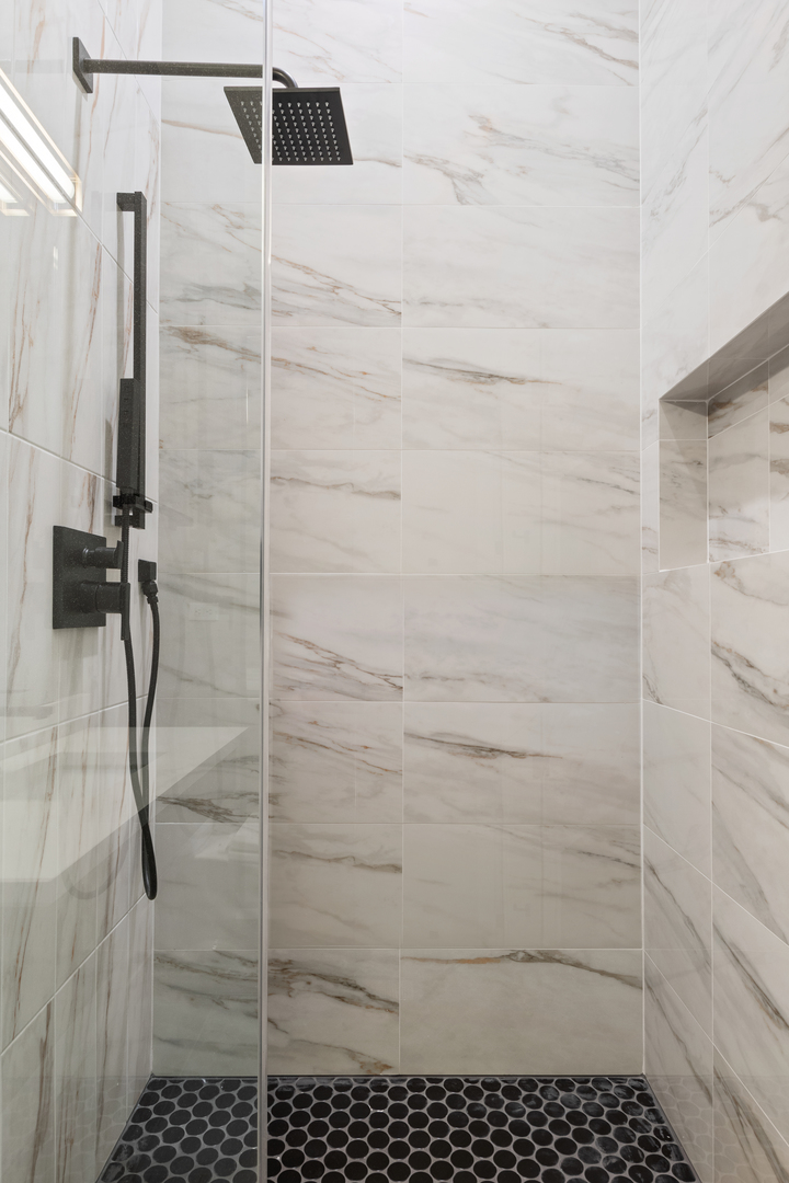 318 W Grand Avenue Unit: 204