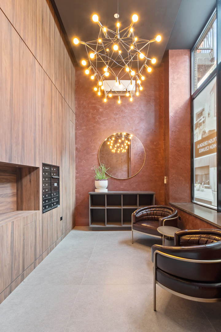 318 W Grand Avenue Unit: 204