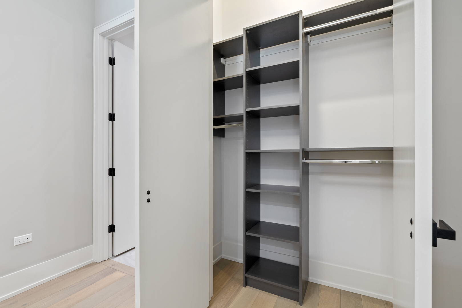 318 W Grand Avenue Unit: 204