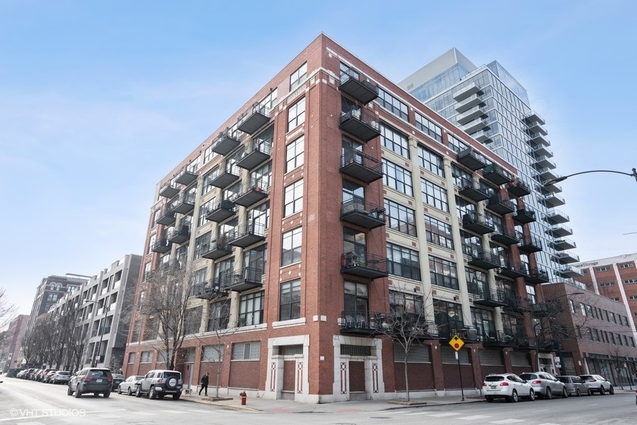 843 W ADAMS Street Unit: 303