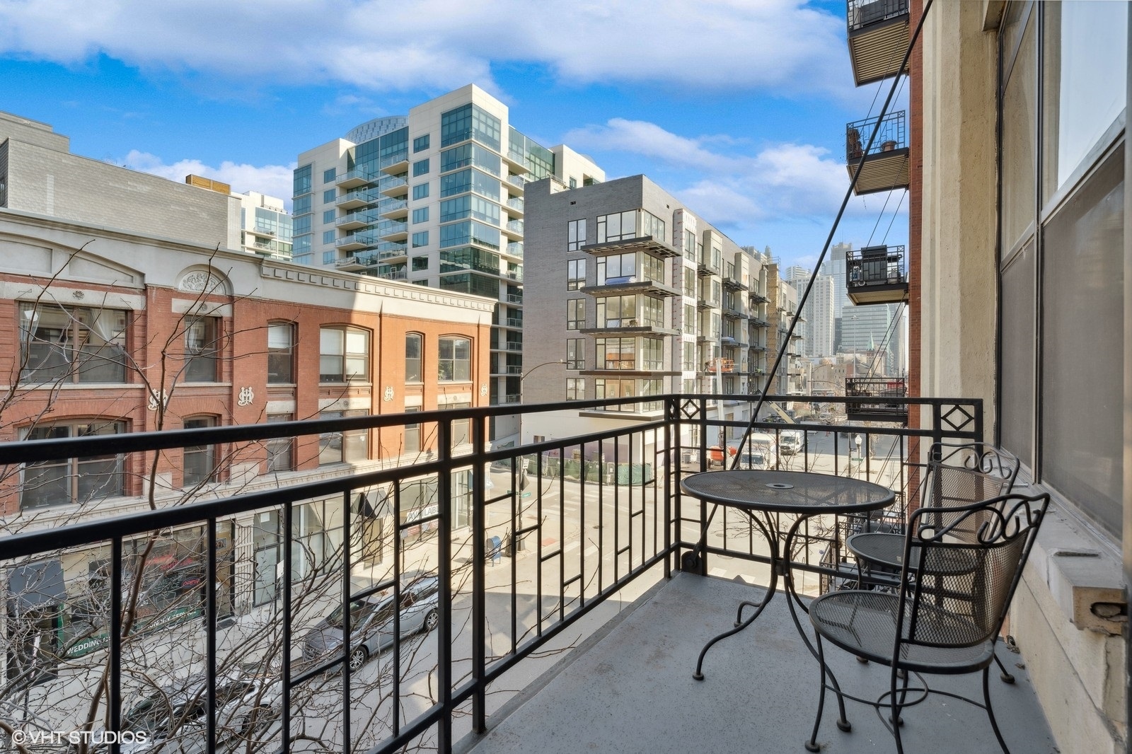 843 W ADAMS Street Unit: 303