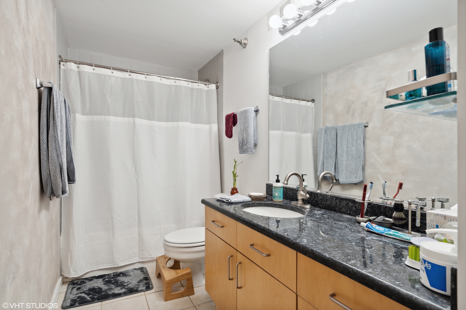 843 W ADAMS Street Unit: 303