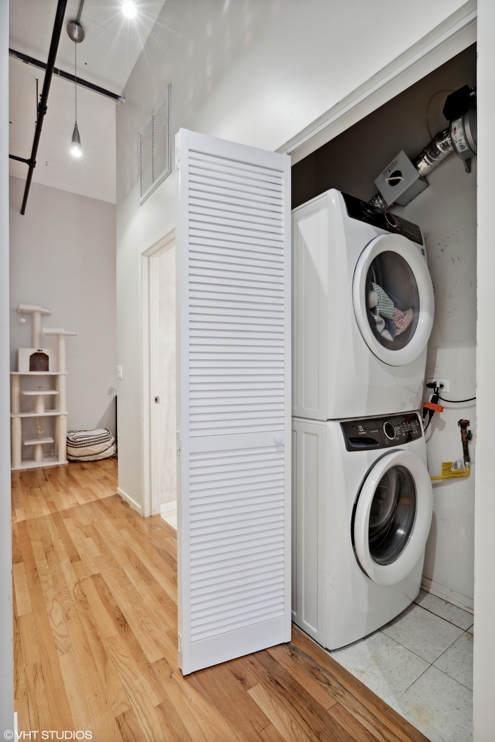 843 W ADAMS Street Unit: 303