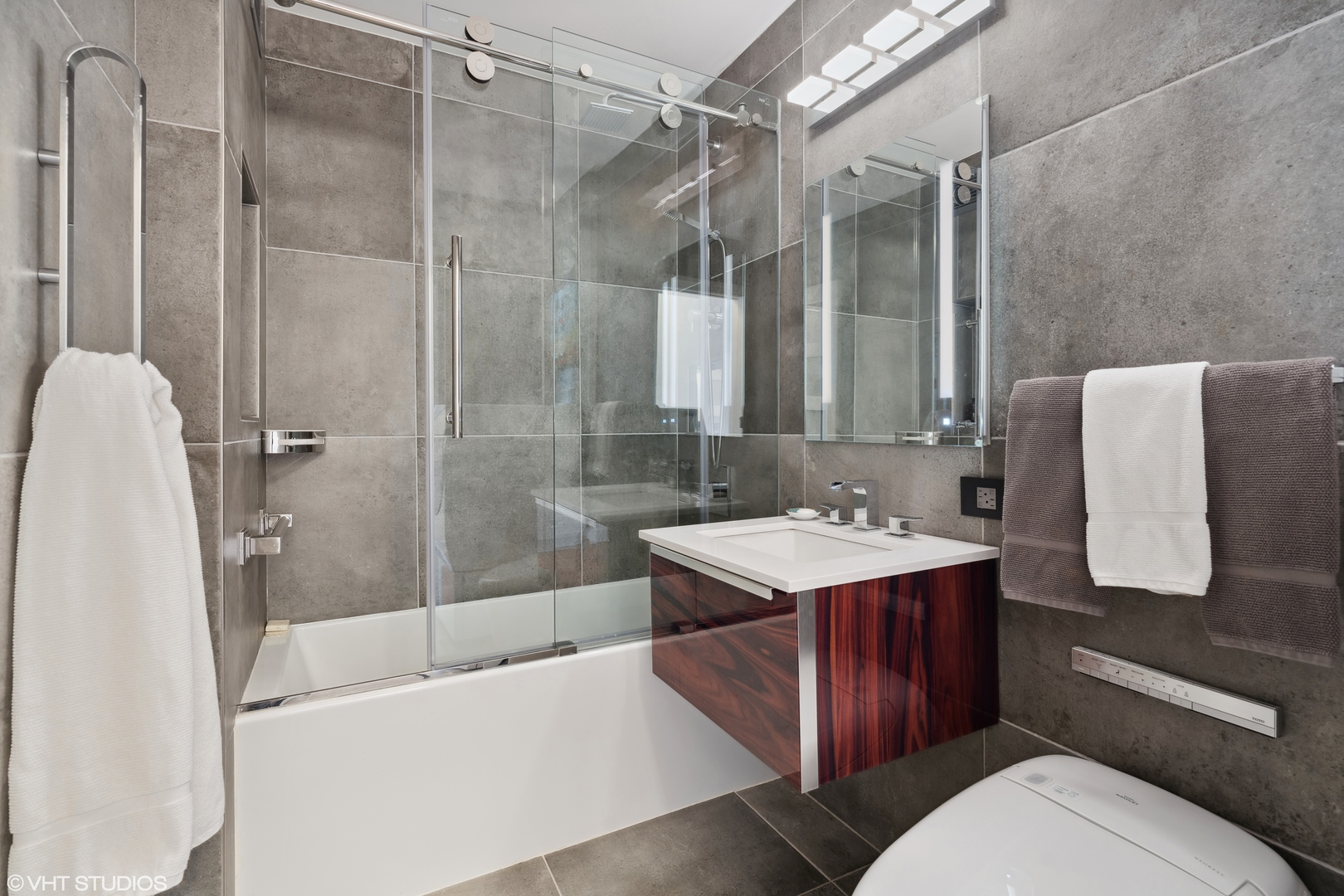 1445 N State Parkway Unit: 2106