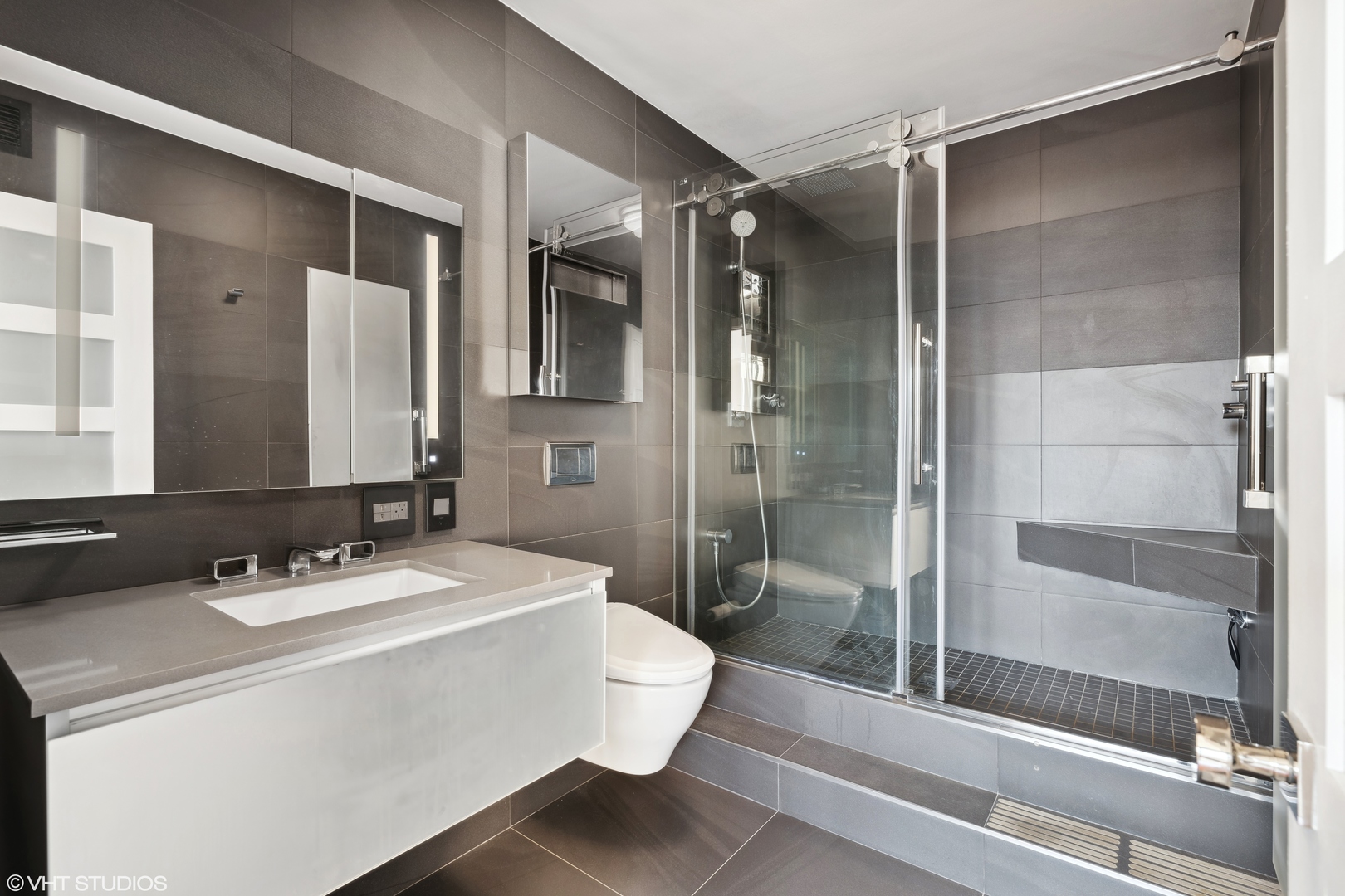 1445 N State Parkway Unit: 2106