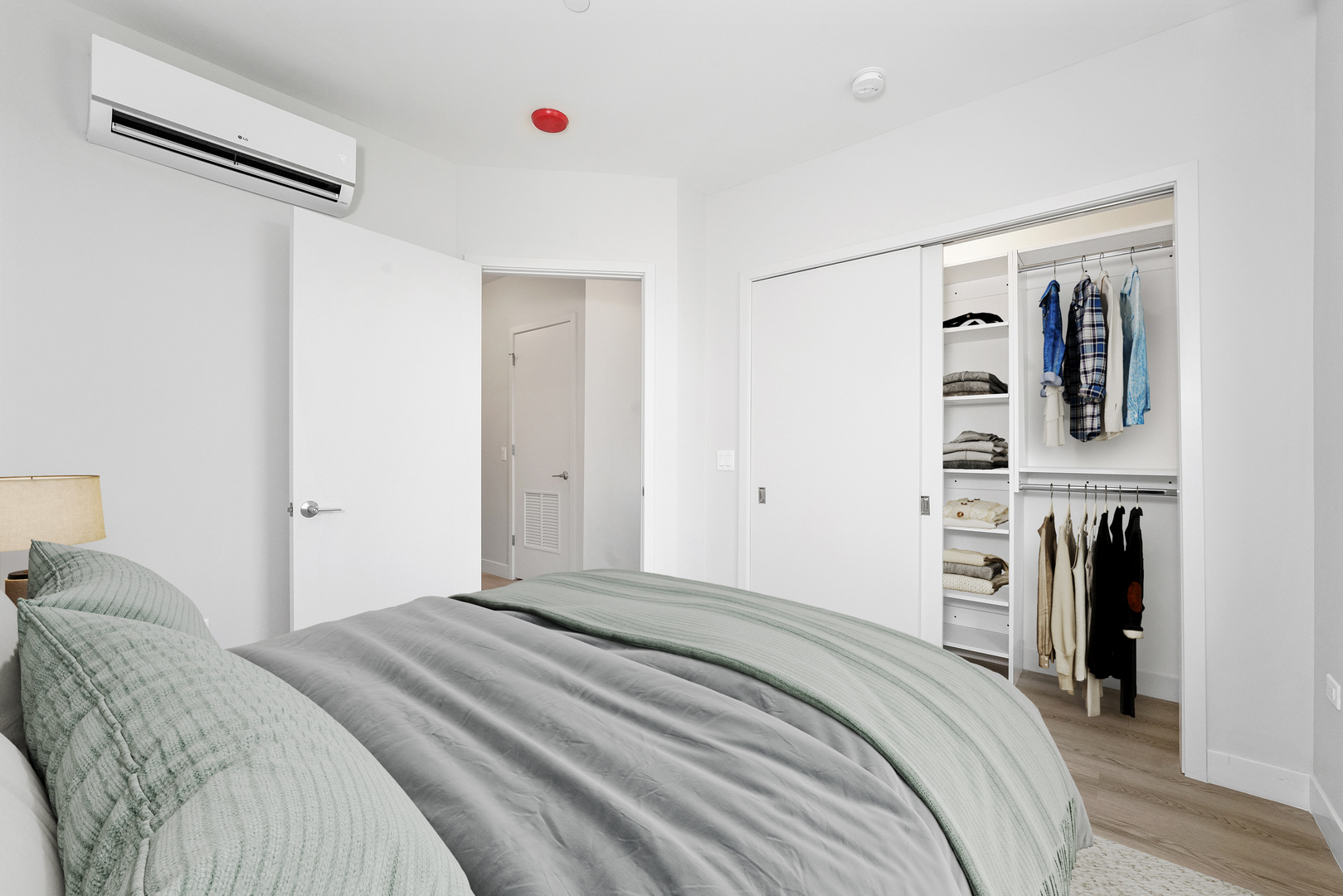 670 N May Street Unit: 604