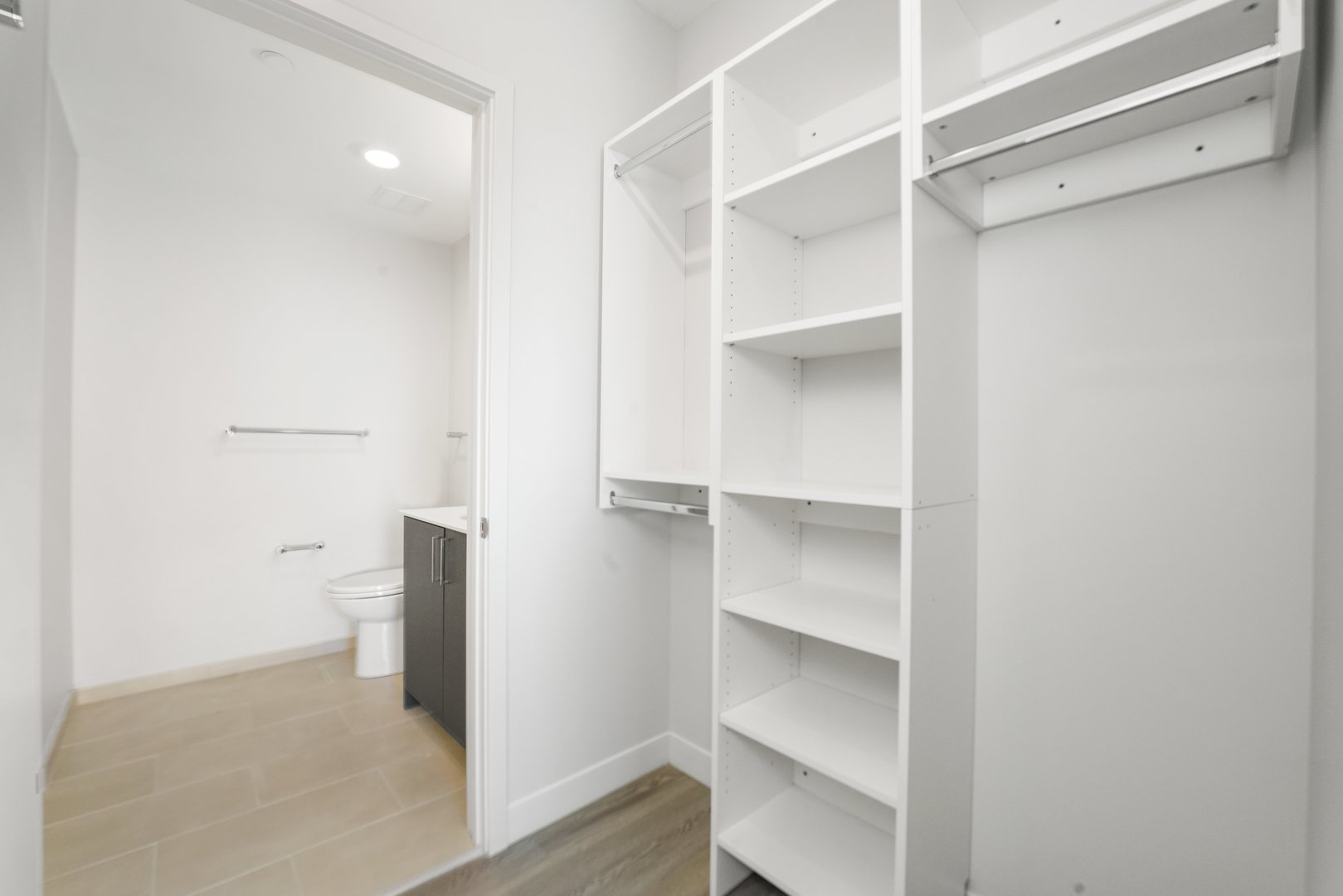 670 N May Street Unit: 604