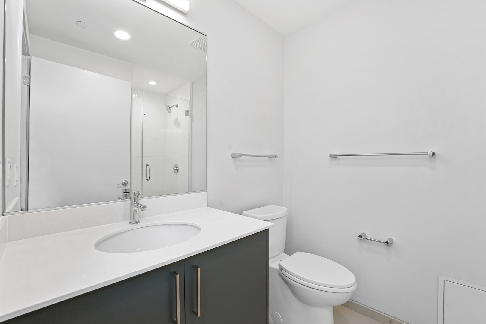 670 N May Street Unit: 604