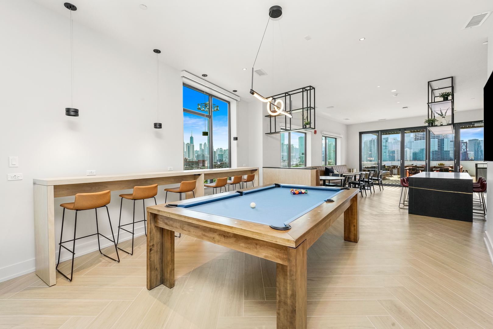 670 N May Street Unit: 604