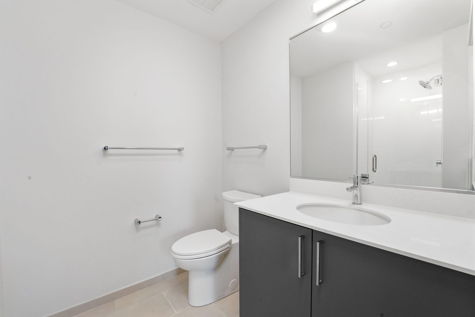 670 N May Street Unit: 604