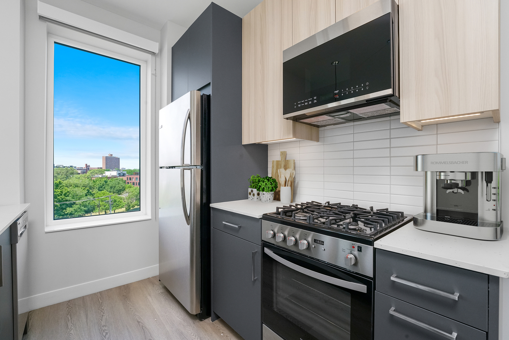 670 N May Street Unit: 604