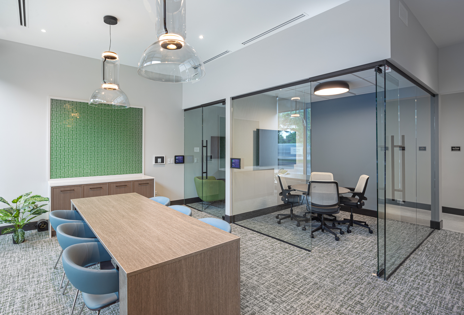 670 N May Street Unit: 604