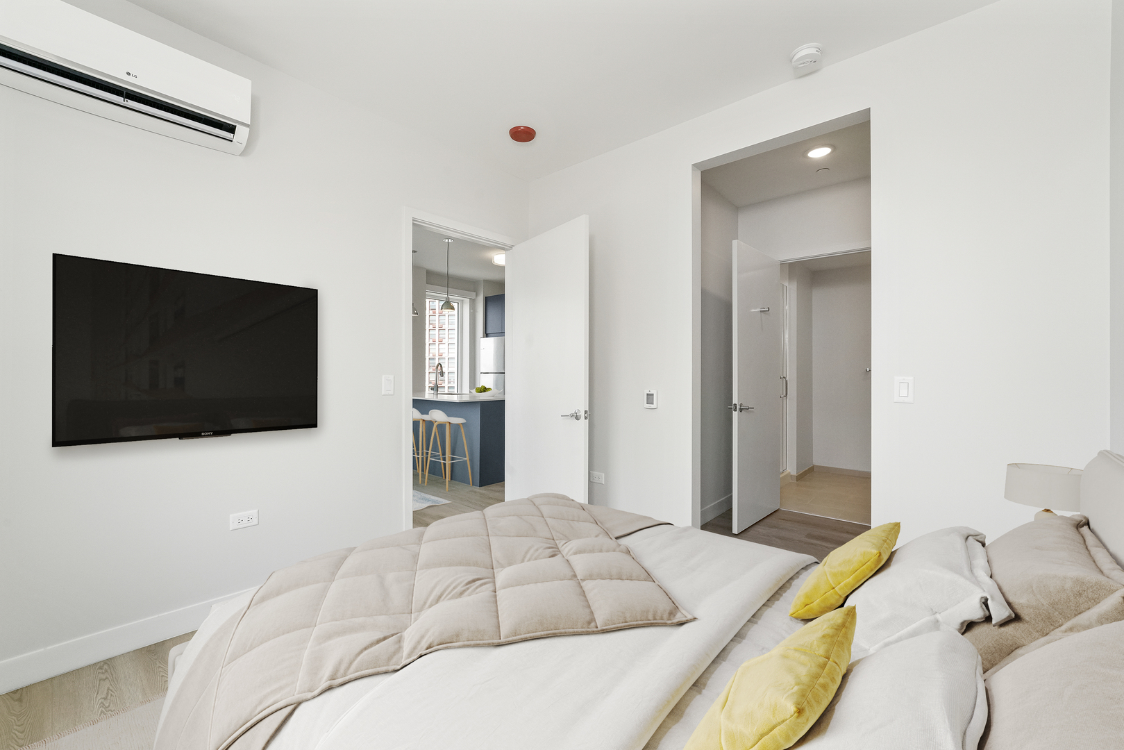 670 N May Street Unit: 604