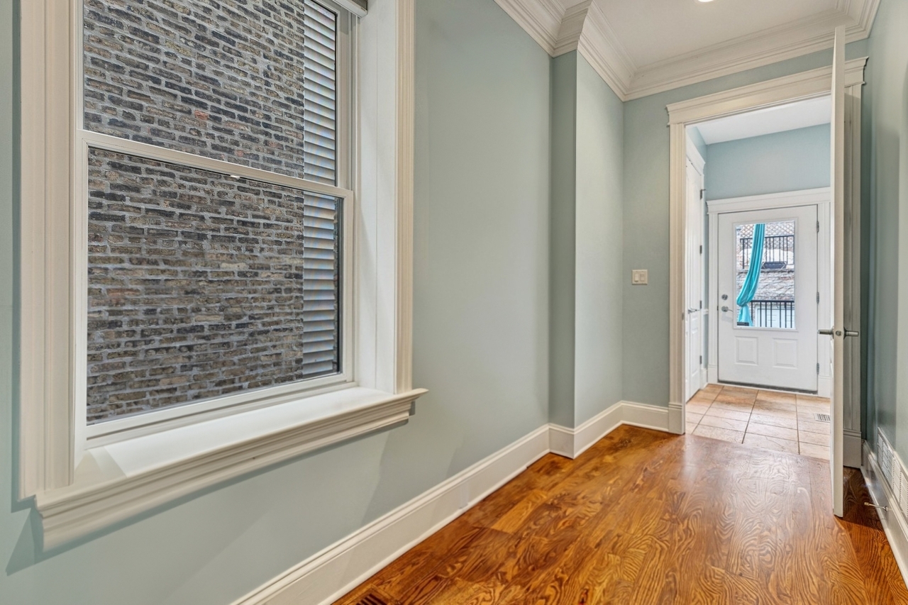 1421 W Summerdale Avenue Unit: 1