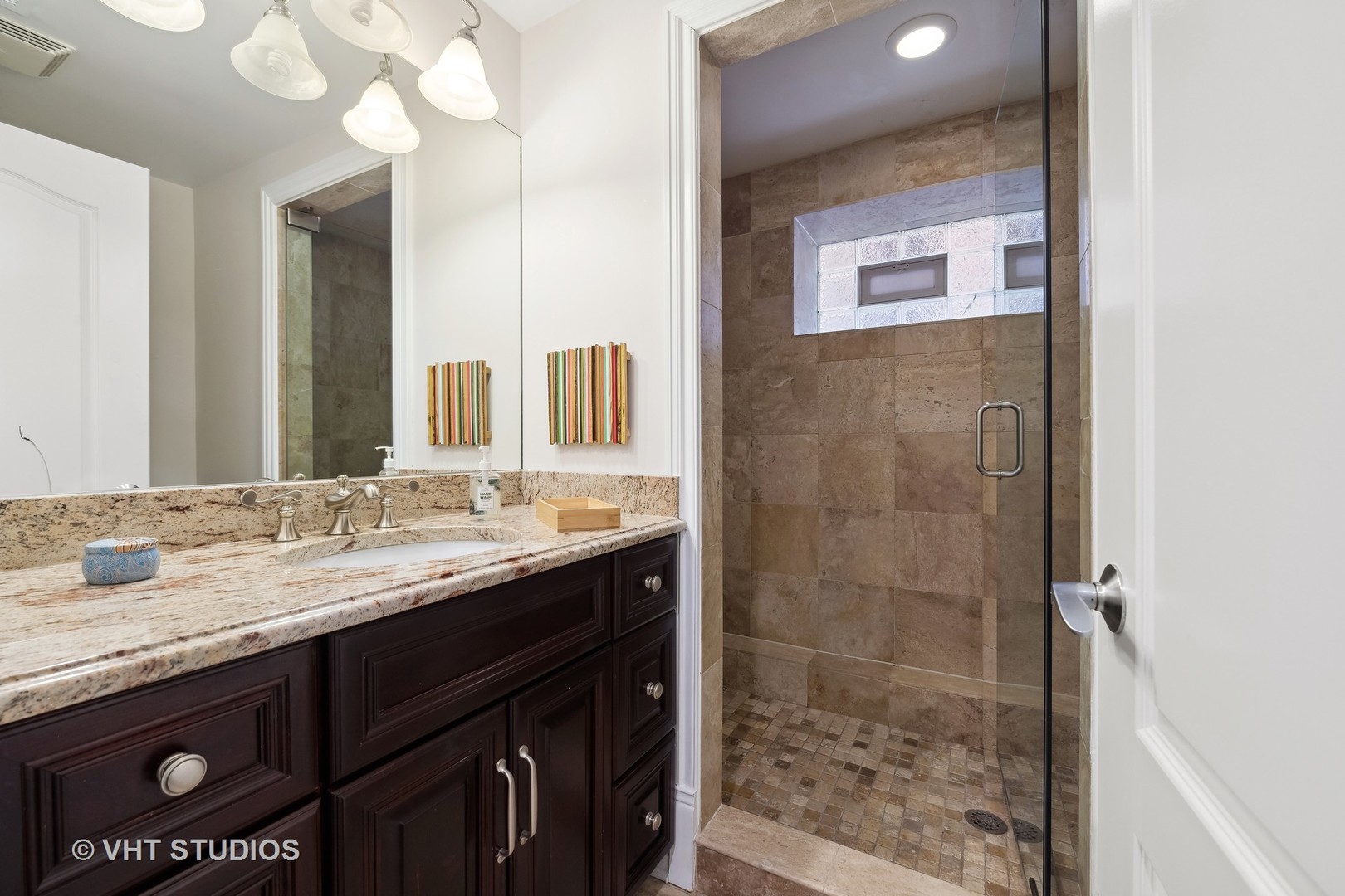 1421 W Summerdale Avenue Unit: 1