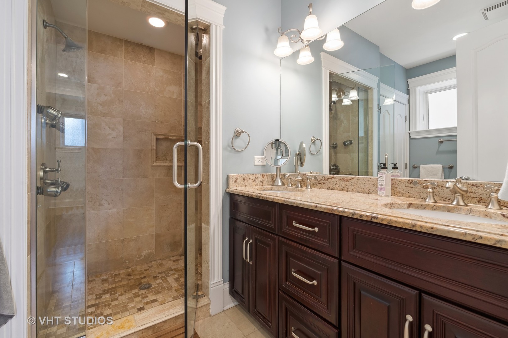 1421 W Summerdale Avenue Unit: 1