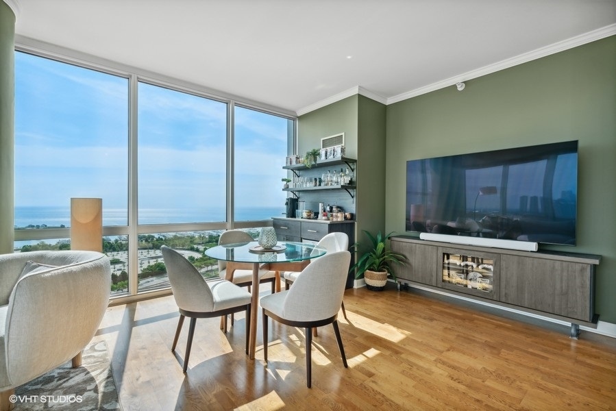 1629 S Prairie Avenue Unit: 2301