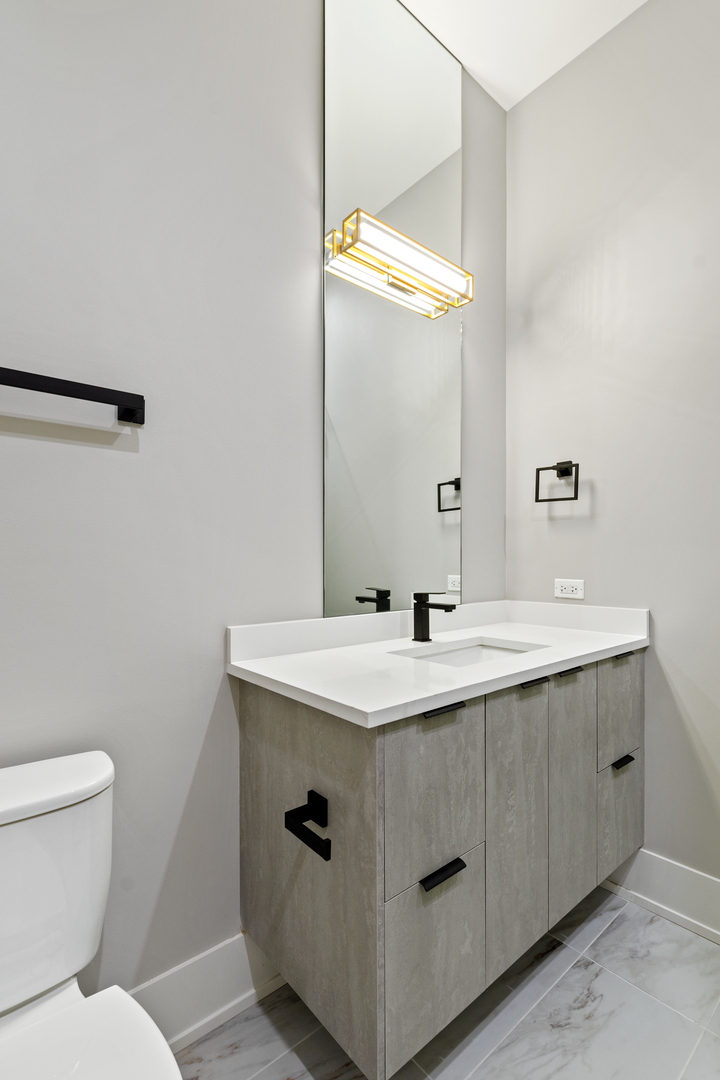 318 W Grand Avenue Unit: 403