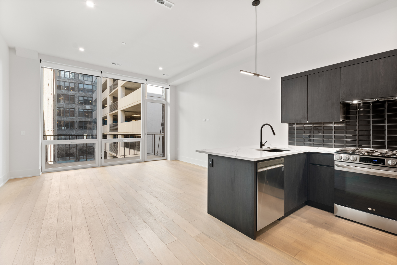 318 W Grand Avenue Unit: 403