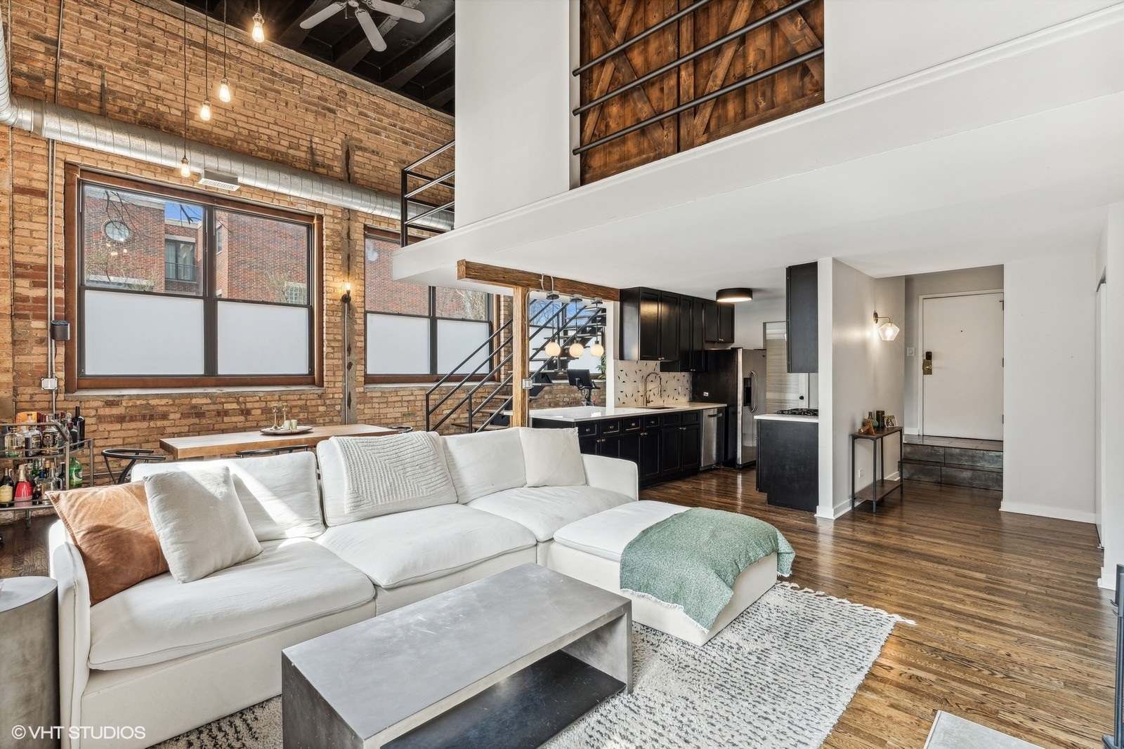 2525 N Sheffield Avenue Unit: 1A