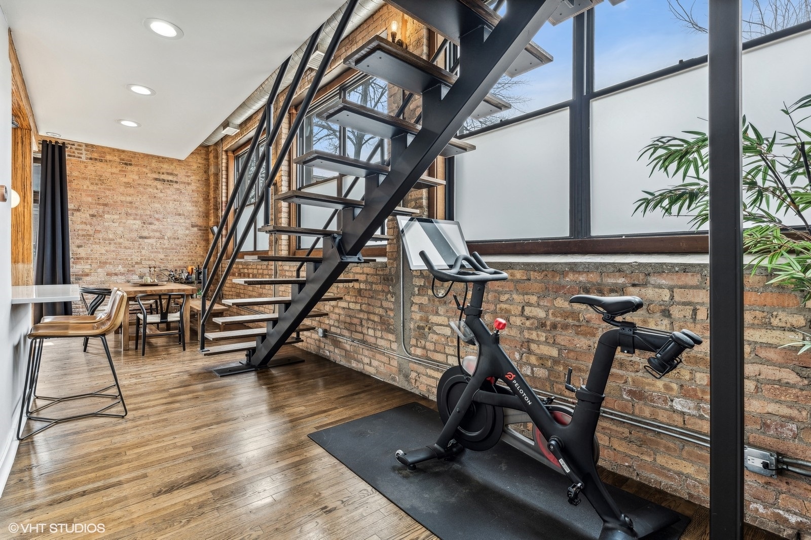 2525 N Sheffield Avenue Unit: 1A