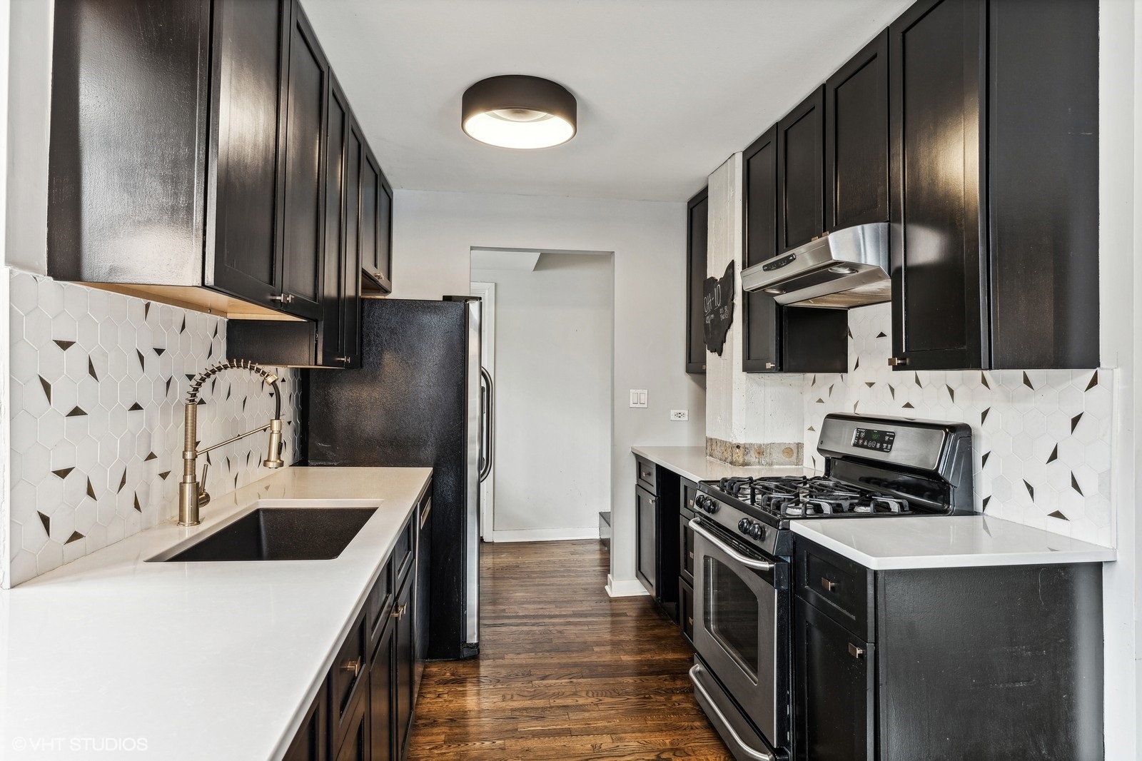 2525 N Sheffield Avenue Unit: 1A