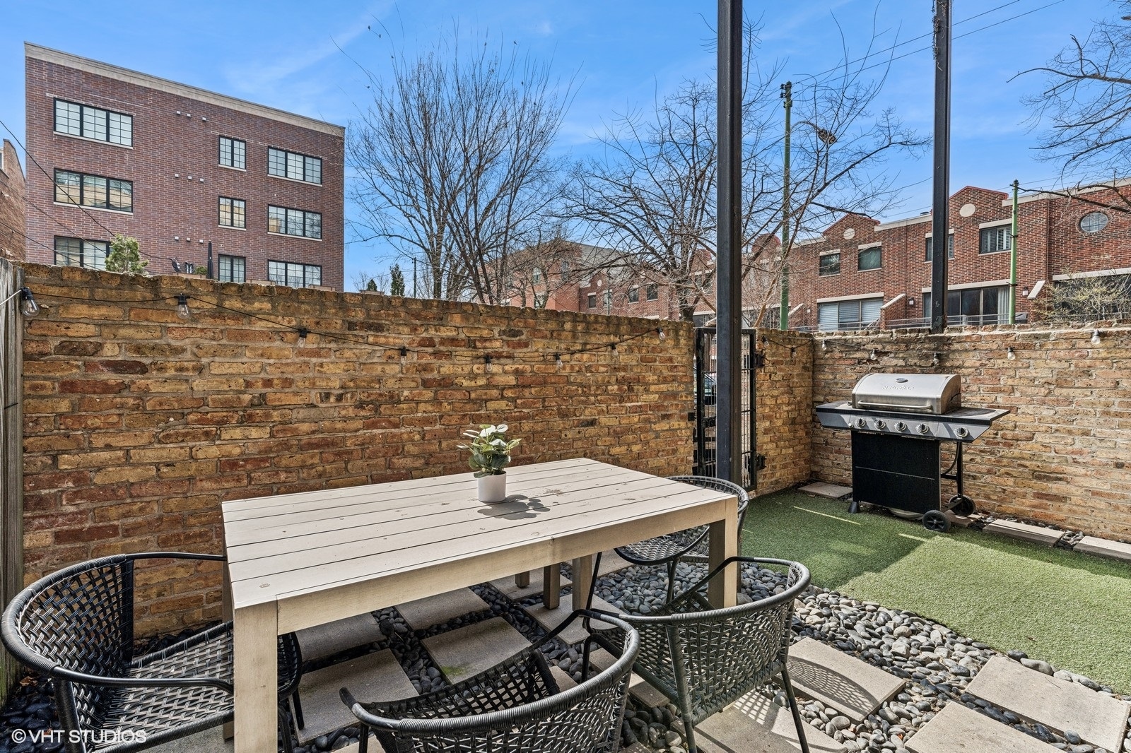 2525 N Sheffield Avenue Unit: 1A