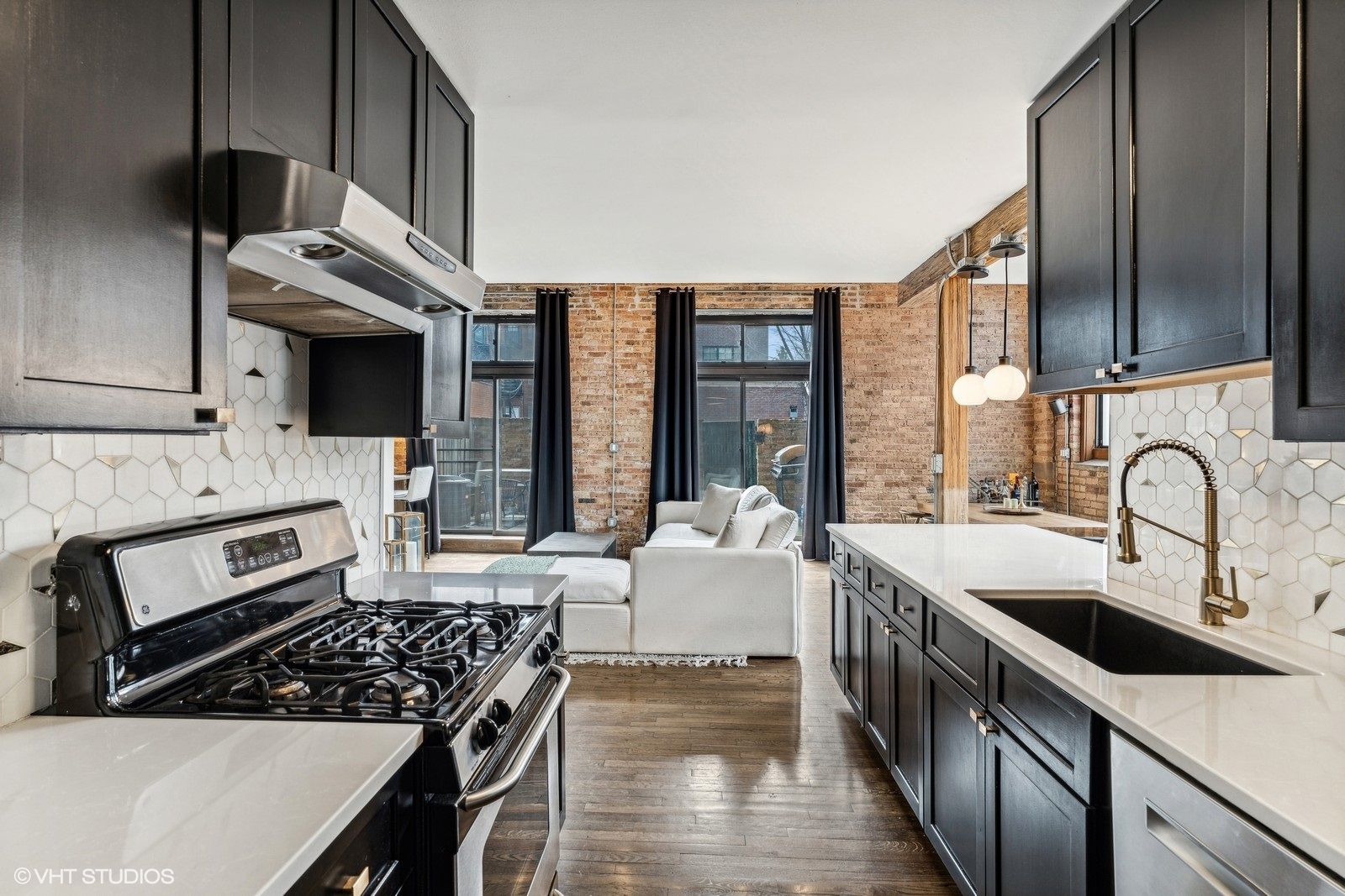 2525 N Sheffield Avenue Unit: 1A